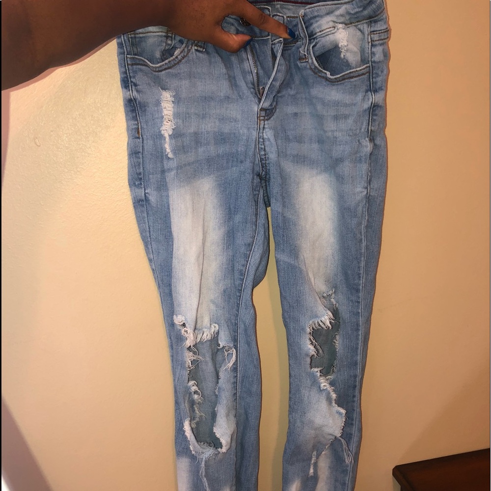 Cuteee cut up jeans
